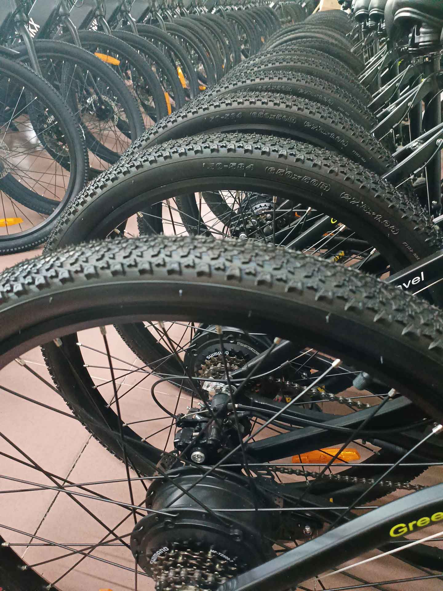 Hoogwaardige elektrische fietsbanden – Ultieme grip, lekbescherming en duurzame kwaliteit voor e-bikes 1 Hoogwaardige elektrische fietsbanden – Ultieme grip, lekbescherming en duurzame kwaliteit voor e-bikes - HOTEBIKE - 1